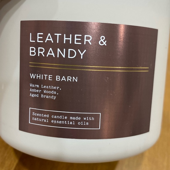 COPY - COPY - NWT.  Bath & Body, (White Barn), 3-wick candle. - Picture 5 of 8